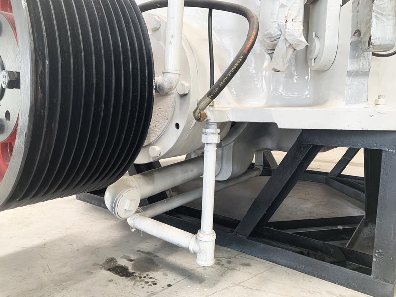 Lubrication line cone crusher