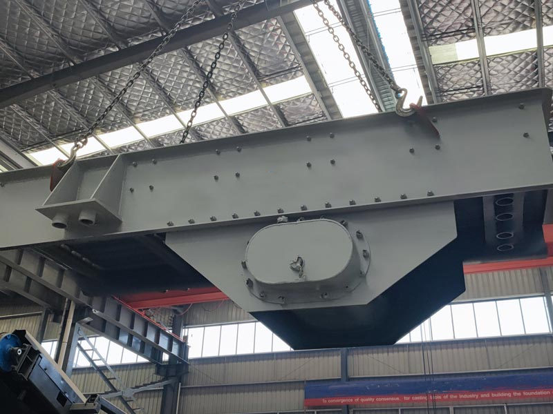 vibrating feeder loading in factory