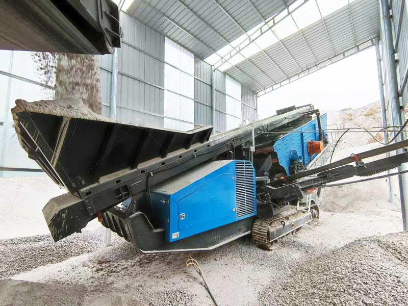 ANDAMINE crawler screening vehicle