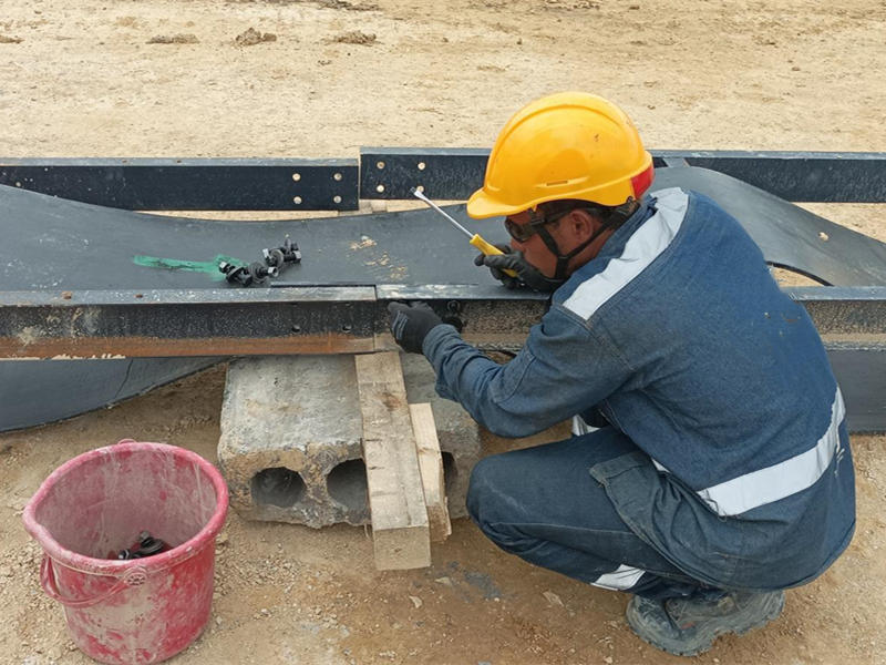 ANDAMINE worker install mobile impact crusher