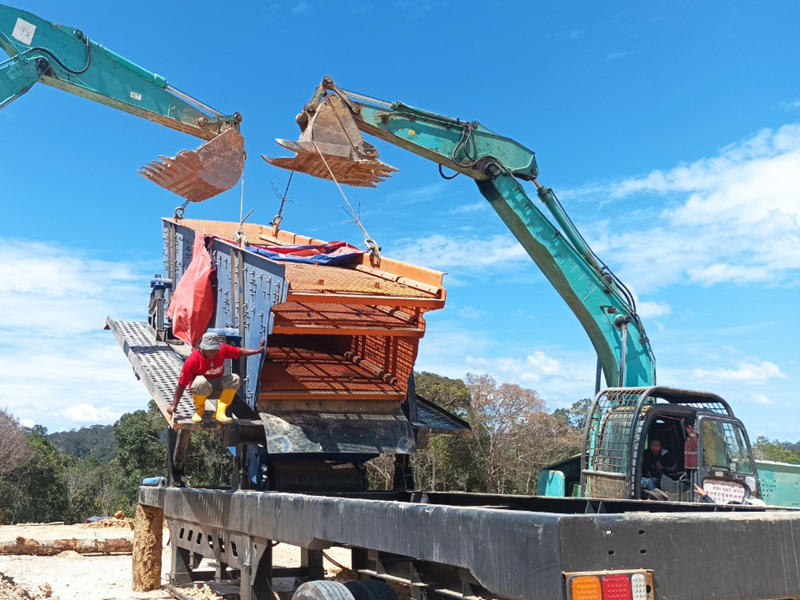 Mobile Crusher Plant Screener Installation