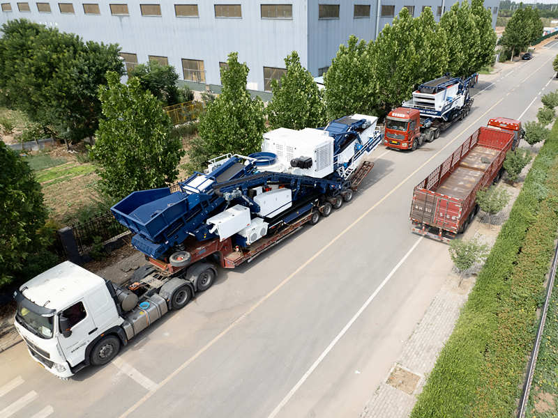 Shipment of mobile crusher plants in China
