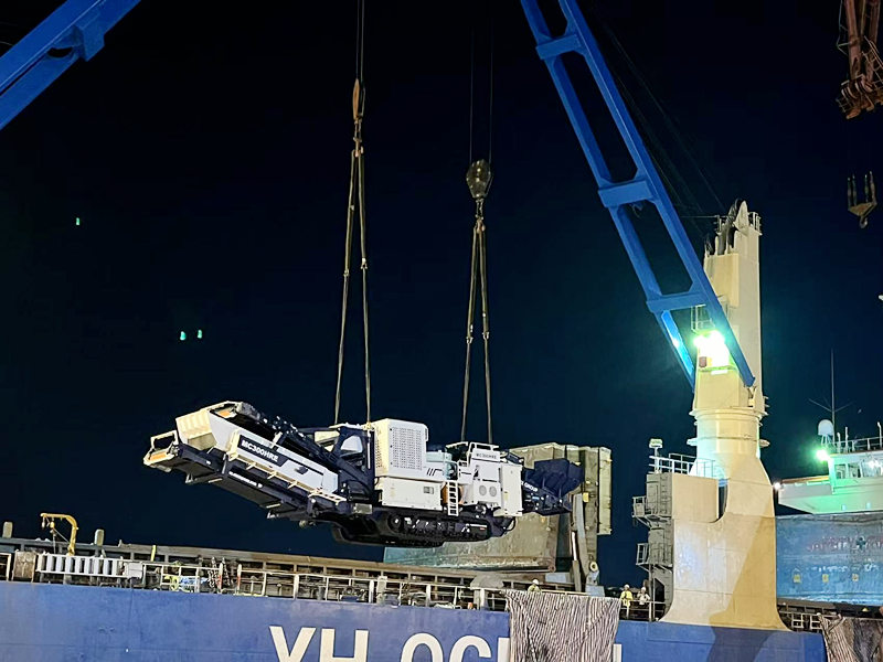 mobile cone crusher plant loading into ship for oversea shipment