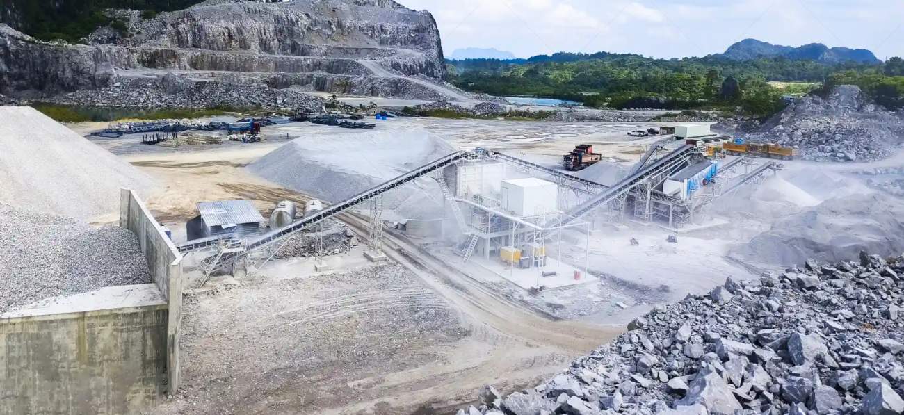 stationary concrete-based foundation crusher plant
