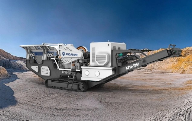 Crawler type mobile crushing plant for construction waste