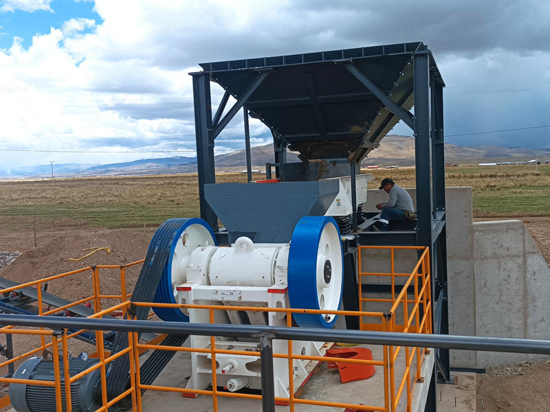 jaw crusher machine parts on a stationary crusher plant