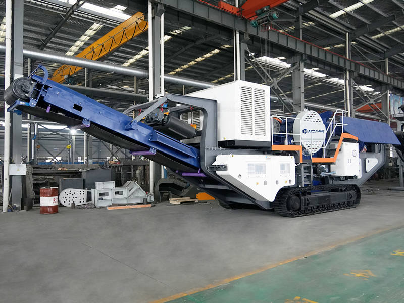 crawler chassis mobile cobblestone crusher in Andamine factory
